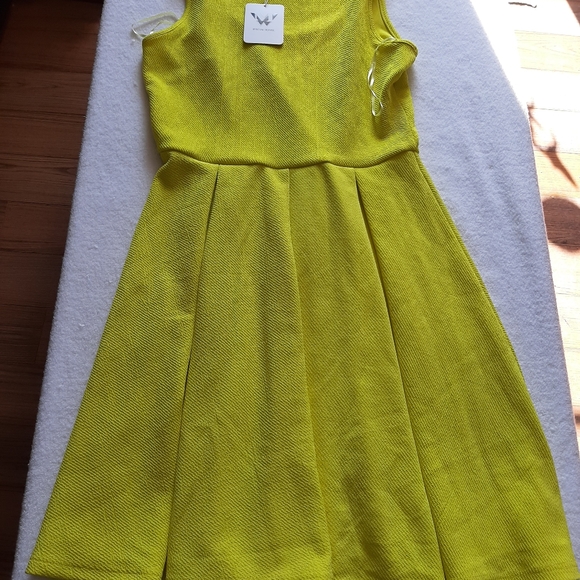 Ladies clothing - Picture 4 of 8